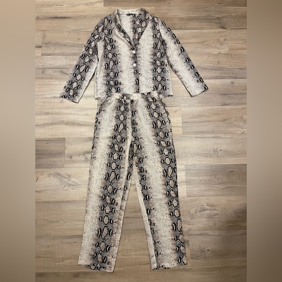 NWOT SNAKESKIN Coordinates - Picture 6 of 11